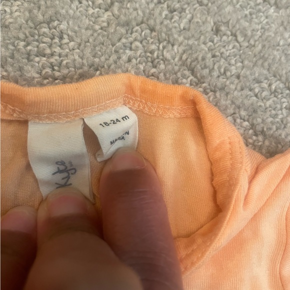 Kyte Baby double zipper pajamas. Bamboo. Salmon color. 18-24 months. - Picture 2 of 3